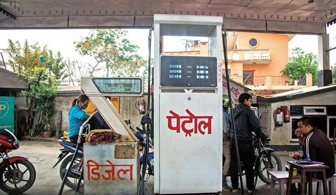 घट्यो पेट्रोल र डिजेलको मूल्य, अब प्रतिलिटर कति ?