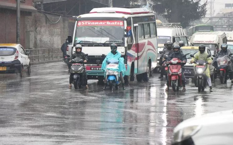 काठमाडौं उपत्यकामा रातिदेखि वर्षा, कहिलेसम्म पर्छ पानी ?