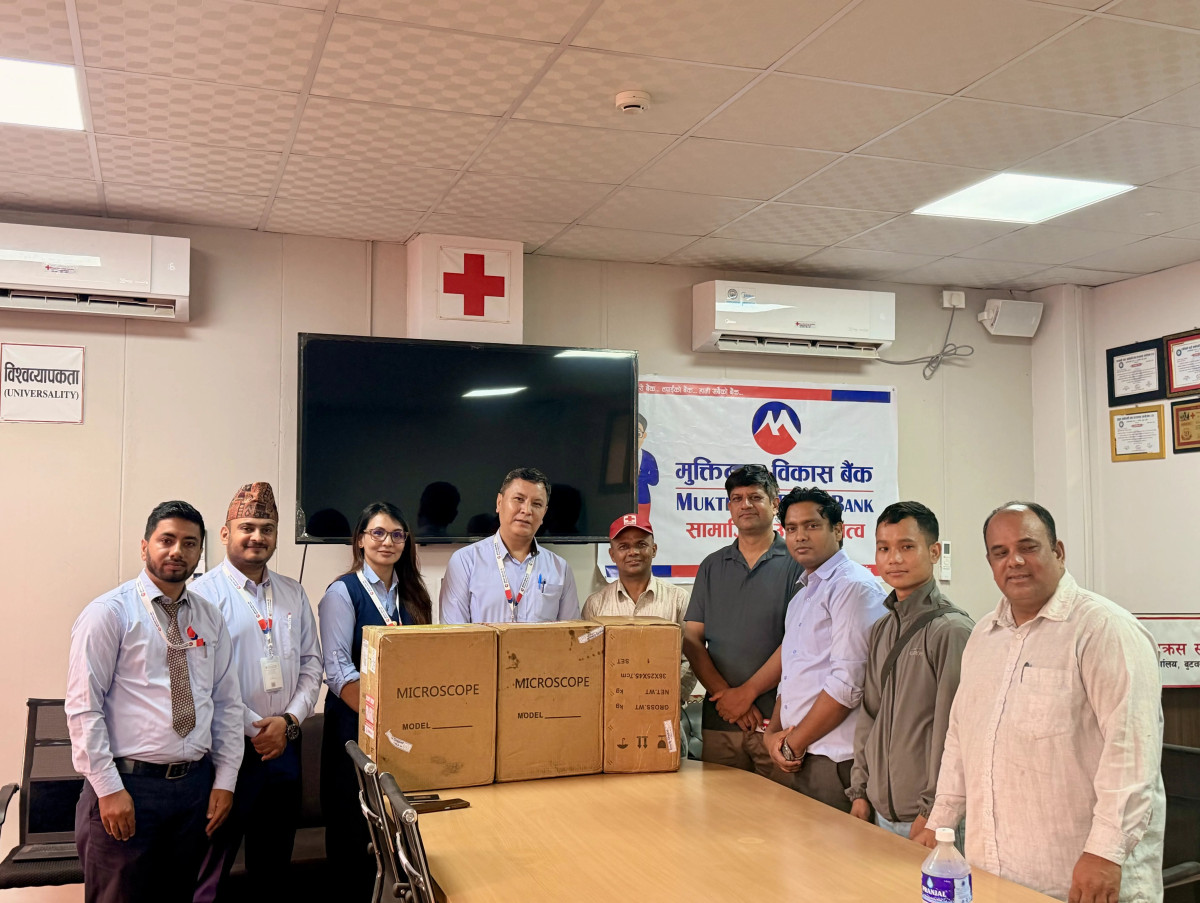 मुक्तिनाथ विकास बैंकद्वारा नेपाल रेडक्रस सोसाइटी, लुम्बिनी प्रदेशलाई ३ थान जैविक सुक्ष्मदर्शी हस्तान्तरण