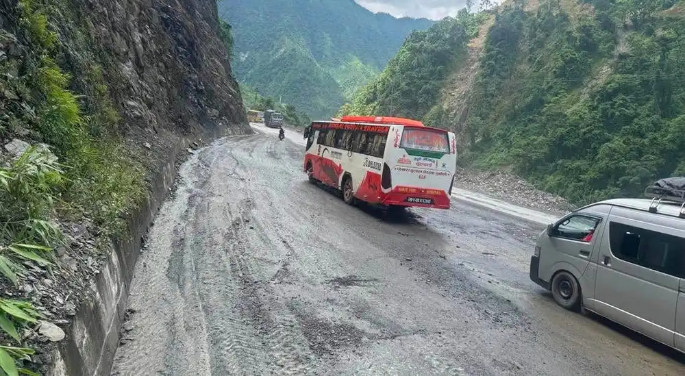 बाढी पहिरोका कारण देशका विभिन्न राजमार्ग अवरुद्ध, कता-कता रोकियो यातायात ?