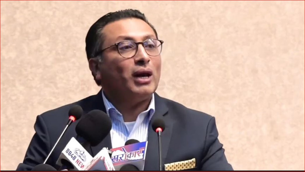 घरायसी सामान ल्याउने नागरिकलाई दुःख दिँदैनौँ, तस्करविरुद्ध निर्मम हुन्छौँ : अर्थमन्त्री वाग्ले